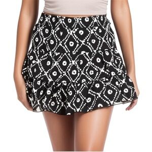 Cleo Petites Tiered Black & White Geometric Patterned Skort Size PMedium